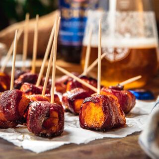 Bacon Wrapped Sweet Potatoes Recipe - Dinner, then Dessert Easy Party Foods, Loaded Baked Potato Bites, Appetizer Recipes Easy, Sweet Potato Bites, Bacon Recipes Appetizers, Sweet Potato Bacon, Bacon Wrapped Appetizers, Bacon Crisps, Potato Chip Recipes