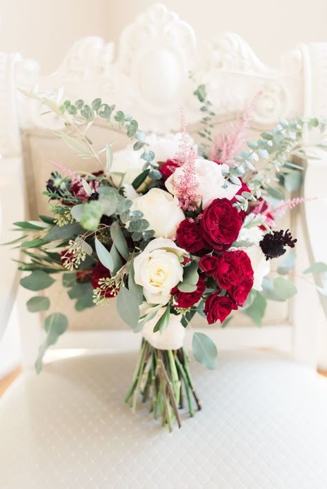 Bridal Bouquet White Roses, Wedding Bouquets Red, Bouquet White Roses, White Rose Bridal Bouquet, Bridal Bouquet White, Elegant Bridal Bouquets, Red Bridal Bouquet, Prom Bouquet, Elegant Wedding Bouquets