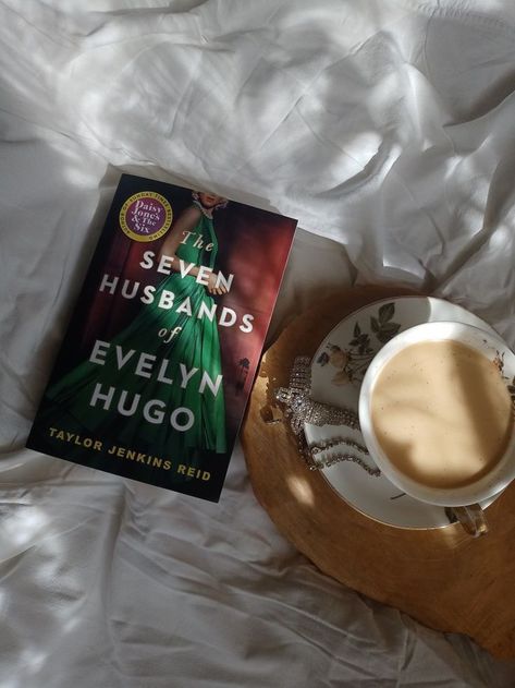 Taylor Jenkins Reid Books, Evelyn Hugo Aesthetic, Aesthetic Bookstagram, Hugo Book, Seven Husbands Of Evelyn Hugo, Taylor Jenkins Reid, Spring Words, Evelyn Hugo, Books Aesthetic