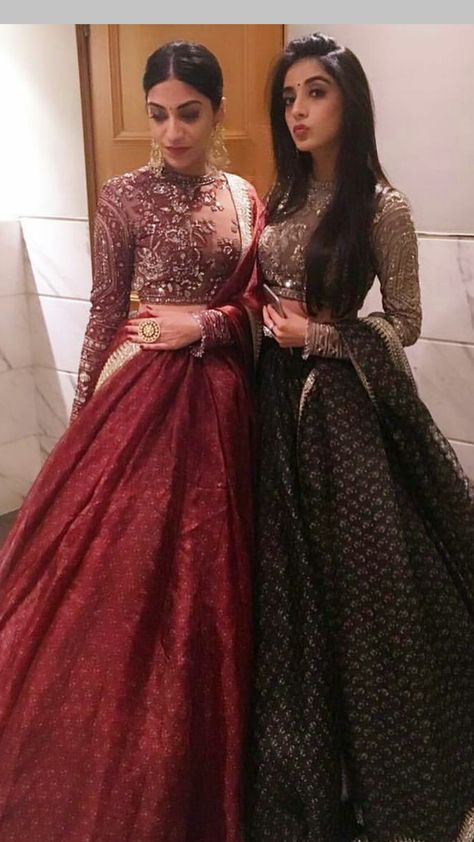 Latest Lehnga Design 2024, Sabyasachi Anarkali Suits, Dark Red Lehenga, Sangeet Dresses, Maroon Wedding Dress, Elegant Lehenga, Lehenga Inspiration, Orang India, Indian Outfits Lehenga