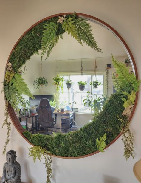 Mushroom Preservation Art, Custom Mirrors Diy, Succulent Mirror, Artsy Apartment Decor, Room Decor Mirrors, Plant Wall Shelf Ideas, Mirror Moss, Cactus Mirror, Hobbit Decor