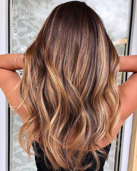 Foliage On Dark Hair, Balayage Medium Length Hair, Balayage Medium Length, Fall Balayage, Fall Blonde Hair Color, Warm Highlights, Hairstyles List, Fall Blonde Hair, Cozy Sweaters Autumn