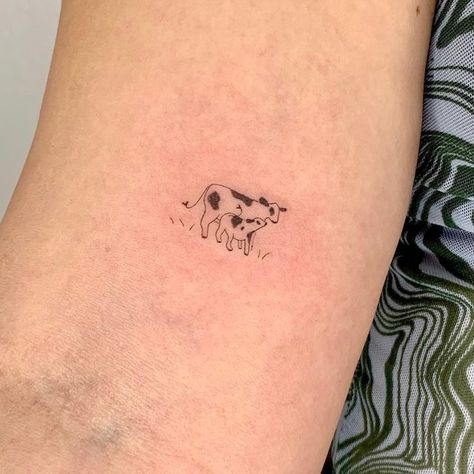 Cow Tattoo Small, Cottagecore Tattoo, Farm Tattoo, Easy Tattoo, Cowgirl Tattoos, Cow Tattoo, Vegan Tattoo, Bull Tattoos, Парные Тату