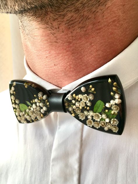 Resin Gifts For Men, Best Friends Ideas, Best Friend Wedding Gifts, Friends Artwork, Best Friends Wedding, Unique Bow Tie, Friends Ideas, Wedding Bow Tie, Groomsmen Bowtie