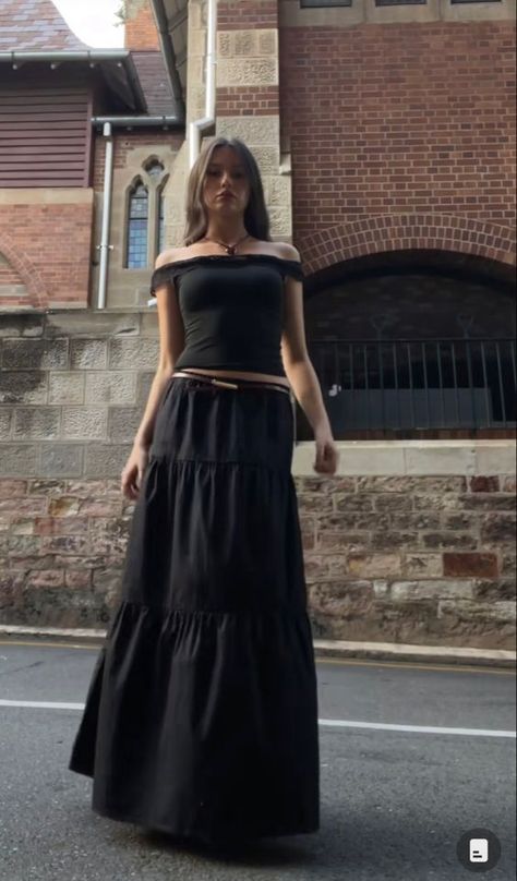 Siren Outfit Casual, Maxi Black Skirt Outfit, Long Flowy Skirt Outfit, Black Long Skirt Outfit, Long Black Skirt Outfit, Long Skirt Aesthetic, Long Skirt Dress, Maxi Skirt With Pockets, Spring Skirt Outfits