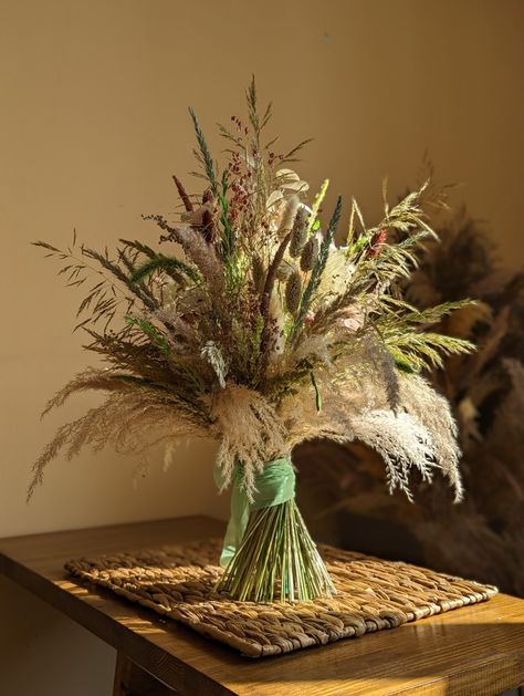 Dried Flower Centerpiece Table Settings, Wheat Flower Arrangement, Diy Dried Flower Arrangement, Flower Arrangements Home, Rustic Flower Arrangements, Wheat Flower, Dried Flowers Bouquet, Forest Theme Wedding, Boho Wedding Flowers