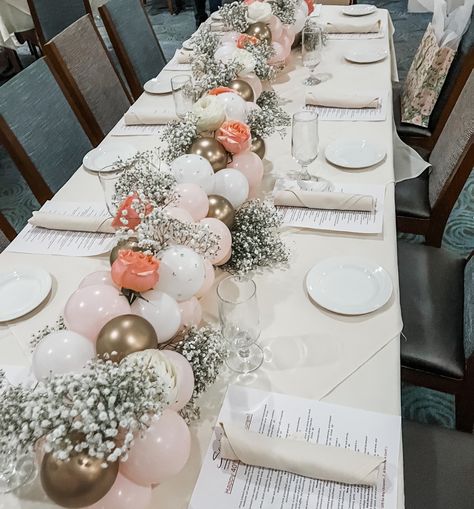 I loved creating this balloon table runner for a 40th birthday dinner! 🤍 Balloons Over Dinner Table, Balloon Table Runner Wedding, Long Table Balloon Centerpieces, Small Balloon Garland Above Table, Long Table Birthday Dinner, 40th Birthday Balloon Table, Minimalist Tables, Dinner Decoration, Birthday Table