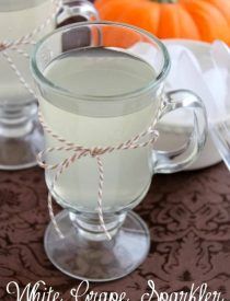 White Grape Sparkler - Dessert Now, Dinner Later! White Drinks Non Alcoholic, Non Alcoholic Party Drinks, Alcoholic Party Drinks, Nonalcoholic Punch, Frosted Lemonade Recipe, Alcoholic Party, Pumpkin Pancakes Easy, White Grape Juice, Drinks Nonalcoholic