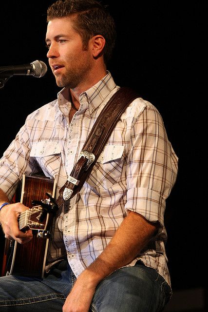 Josh Turner - Country Jam, Grand Junction, CO Josh Turner Songs, Red Dirt Country, Country Jam, Josh Turner, Best Country Singers, Country Music Quotes, Grand Ole Opry, People Of Interest, Grand Junction