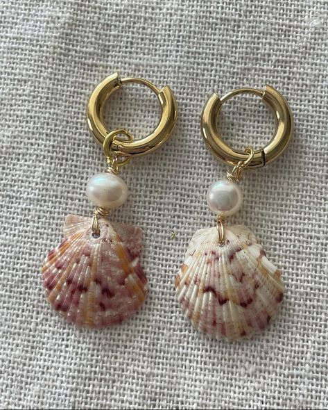 Homemade Shell Jewelry, Handmade Beach Jewelry, How To Make Shell Jewelry, Shell Earrings Diy Seashell Jewelry, Handmade Shell Jewelry, Sea Shell Jewelry Aesthetic, Shell Earrings Diy, Shell Diy Jewelry, Diy Shell Jewelry