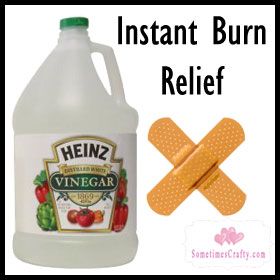 This works! Perfect for glue gun injuries - Put a few drops of vinegar on the band-aid for instant burn relief! Just did this, really works! Burn Remedies Hand, Skin Burn Remedy, Home Remedy For Burns Hands, What To Put On Burns On Skin, Treating Burns Remedies, Burn Relief Hand, How To Treat A Burn Skin, Diy Burn Relief, Burn Relief Skin