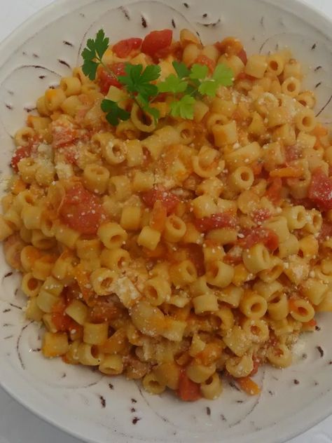 A hearty Italian soup of pasta and beans with diced tomatoes and garlic Ditalini Pasta Recipes, Recipes With Ditalini Pasta, Sausage Spinach Pasta, Amazing Pasta, Favorite Pasta Recipes, Ditalini Pasta, Pasta Fagioli, Italian Soup, Pasta E Fagioli