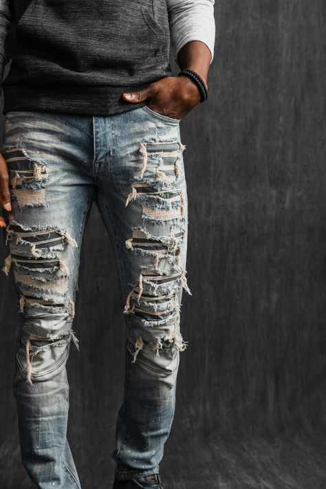 up the style with added destruction for men's denim looks | Buckle Destroyed Jeans Outfit, Denim Looks, Ripped Pants, Torn Jeans, Ripped Jeans Men, Mode Jeans, Destroyed Denim, Destroyed Jeans, Jeans Distressed