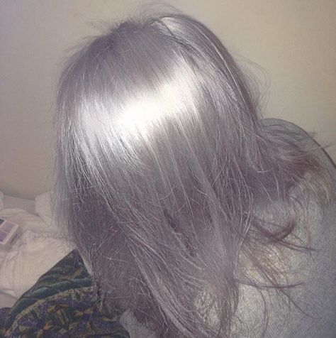 Pale Violet Hair, Pigeon Hair Color, Gray Hair Aesthetic, Ashy Silver Hair, Silver Hair Aesthetic, Grey Hair Aesthetic, Pigeon Hair, Straight Gray Hair, Most Beautiful Hair Color