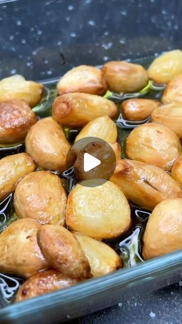 iGusto - FOOD & TASTE on Instagram: "Do you like garlic?" Flavored Butter Recipes, Baked Garlic, Butter Spread, Garlic Recipes, English Food, Butter Recipe, Garlic Butter, Healthy Snacks Recipes, Interesting Food Recipes