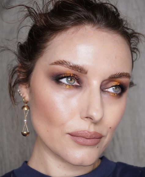 Gold Halo Eyeshadow, Katie Jane Hughes, Halo Eyeshadow, Makeup Before And After, Cute Eye Makeup, Make Makeup, Holiday Makeup, Shop Makeup, Beauty Shots