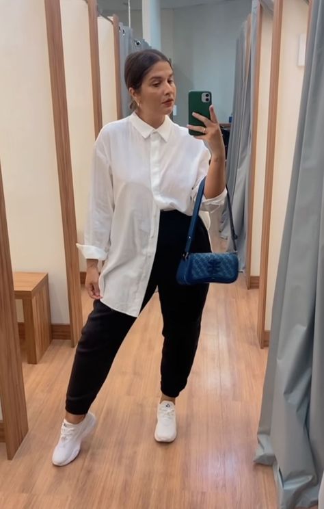 f670ef5d2d6bdf8f29450a970494dd64desc54603772ri Oversized Shirt Formal Outfit, Oversized White Shirt Outfit Plus Size, Joggers Outfit Women, Oversized Shirt Outfit, Oversized White Shirt, Plus Size Chic, White Shirt Outfits, Midi Size, Sassy Outfit