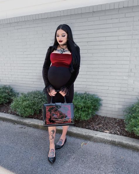 Punk Maternity, Cute Goth Outfits, Pregnancy Goals, Mommy Outfits, Alt Outfits, Cute Maternity Outfits, Pregnancy Looks, Trendy Maternity, Punk Girl