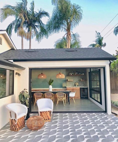 Weekend vibes!! Our Memorial Day @serenaandlily pics are up on Beckiowens.com!! Love this indoor/outdoor feel. 🖤🖤 design @anaberdesign Becki Owens, Welcome To My House, Casa Exterior, Decoration Inspiration, City House, House Goals, Indoor Outdoor Living, House Inspo, 인테리어 디자인