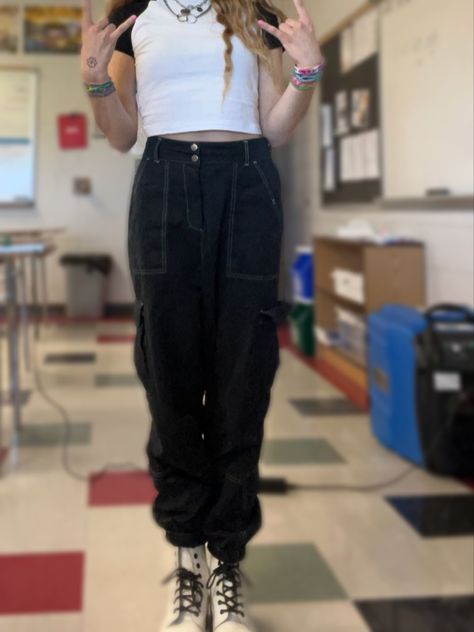 White Pants Outfit, Cargo Pants Outfit, The Martian, Feminine Energy, White Pants, Black Tank, Pants Outfit, Style Ideas, Cargo Pants