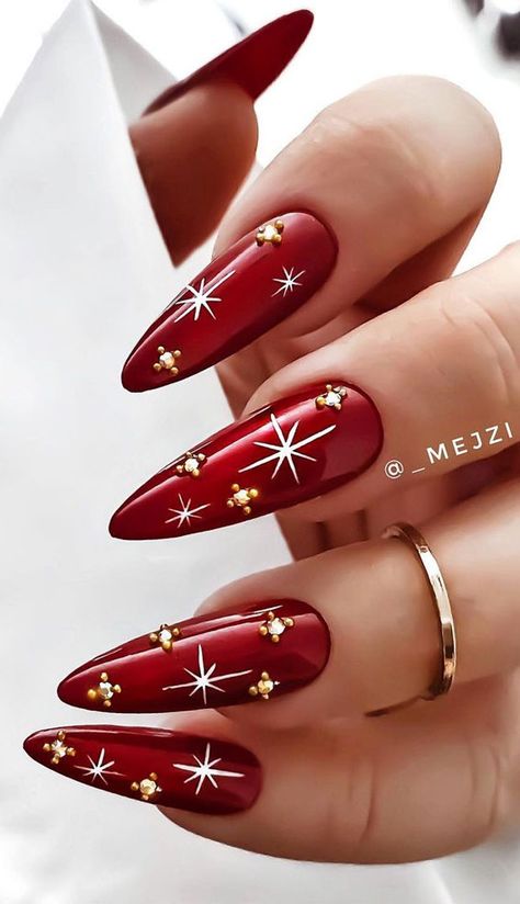 Festive Christmas Nail Art Ideas : Deep Red & Shimmery Red Nails Xmas Nails Acrylic Red, Black And Red Snowflake Nails, Christmas Nail Art Red, Christmas Nails Elegant Silver Glitter, Red Nail Art Elegant, Green And Silver Nail Designs, Silver Christmas Nails, Red Nail Art Designs, Nail Art Noel