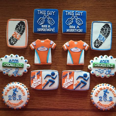 Marathon decorated cookies Runner Cookies Decorated, Running Cookies Decorated, Marathon Cookies Decorated, Track And Field Cookies, Marathon Cookies, Running Cookies, Cross Country Running Training, Sport Cookies, Country Cakes