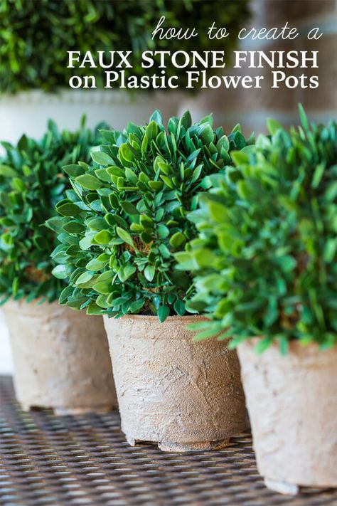 How-to-create-a-textured-faux-stone-effect-on-plastic-flower-pots using Tommy Art Rock Paste. #texturedstone #weatheredstone #fauxstone #painteffects. #fauxstucco #tommyart Paint Garden Pots, Aging Terra Cotta Pots, Cheap Flower Pots, Plastic Planter, Plant Pot Diy, Plastic Plant Pots, Diy Flower Pots, Plastic Flower Pots, Stone Planters