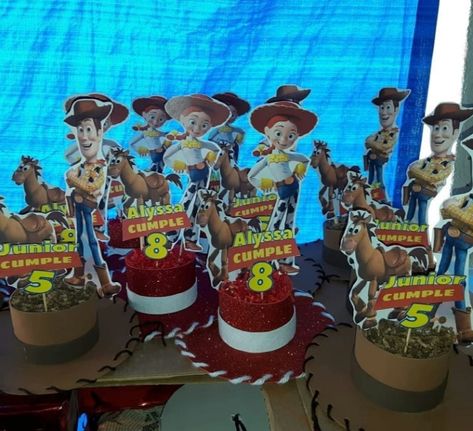 Woody Toy Story Centerpieces, Easy Toy Story Centerpieces, Woody Birthday Party Centerpieces, Toy Story Birthday Centerpieces Diy, Diy Toy Story Centerpieces, Toystory Themed Centerpieces, Toy Story Centerpieces Ideas Table Decorations, Toy Story Center Piece, Toy Story Centerpieces Ideas Diy