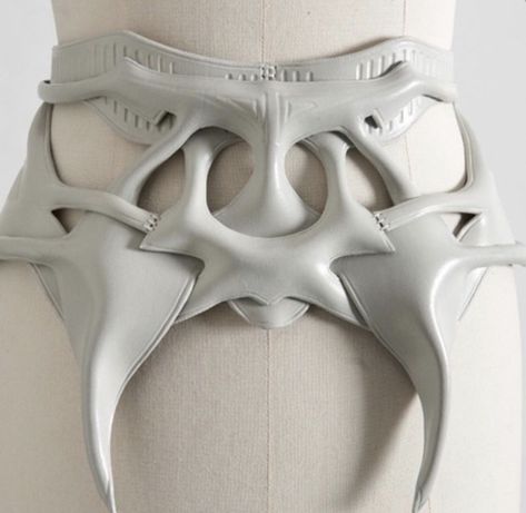 Bone Belt, Anne Sofie Madsen, Art Statement, Sculptural Fashion, Fest Outfits, Statement Belt, Body Adornment, Statement Accessories, Leather Art