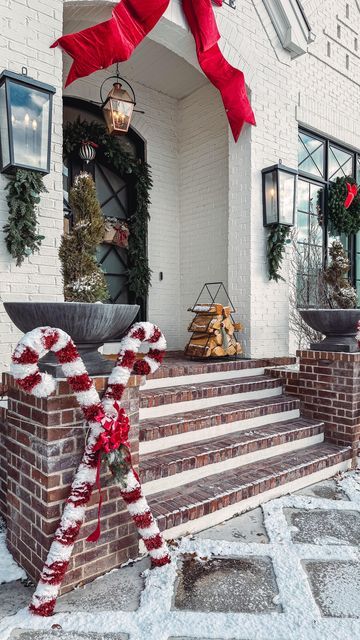 Big Candy Cane Decorations, Diy Giant Candy, Cane Decorations, Giant Candy Cane, Canes Decor, Candy Cane Decorations, Giant Candy, Pvc Pipes, Christmas Yard