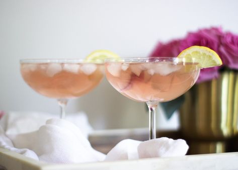 THE PINK FRENCH 75 COCKTAIL RECIPE | The Beauty Blotter Rose Cocktail Recipes, Liqueur Cocktails, French 75 Cocktail Recipes, French 75 Cocktail, Rose Cocktail, French 75, Summer Drink Recipes, Juicing Benefits, Fruity Cocktails