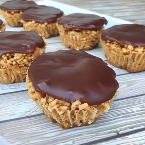 Peanut Butter Balls with Chocolate Rice Krispies – Tasty Recipes Peanut Butter Rice Krispie Balls, Chocolate Rice Krispies, Peanut Butter Rice Krispies, Pb Cups, Butter Balls, Butter Bars, Peanut Butter Honey, Rice Krispy, Butter Recipes