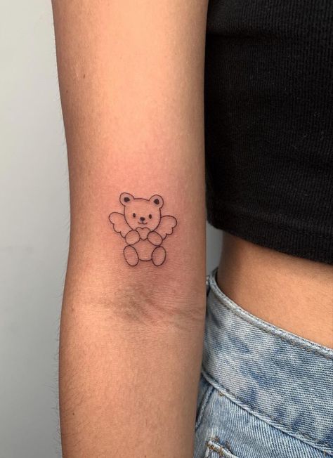 Small Teddy Bear Tattoo, Teddy Bear Tattoo Small Simple, Little Bear Tattoo, Cute Bear Tattoo, Tattoo Bear, Girl Finger Tattoos, Bear Tattoo Designs, Tattoos Hand, Tattoo Board