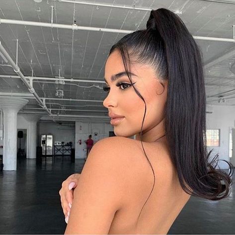 New Year Hairstyle, High Ponytail Hairstyles, Kadeřnické Trendy, Vlasové Trendy, Fesyen Rambut, Hair Ponytail Styles, Sleek Ponytail, Ponytail Styles, Sleek Hairstyles