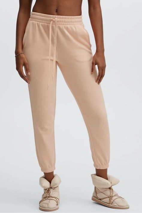 Sometimes you just need a pair of laidback sweatpants—and this is that pair! Lounge, work out, or run errands in our super soft, slightly oversized sweats with side pockets and an adjustable drawcord. Tall Leggings, Bra Size Charts, Racerback Bra, Jogger Set, Tracksuit Bottoms, Work Out, Active Wear For Women, Bottoms Pants, Jogging