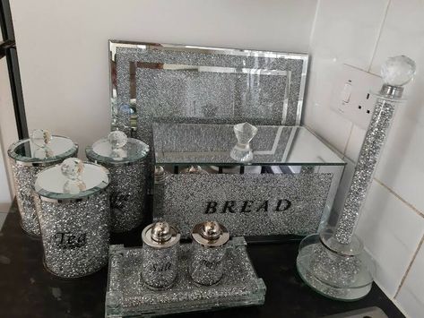 Bling Bathroom Ideas Glam, Bling Apartment Decor, Country Glam Decor, Bling Home Decor, Art Deco Kitchen Design, Bling Bathroom, Bling Decor, Chanel Decor, Amazing Bedroom Designs