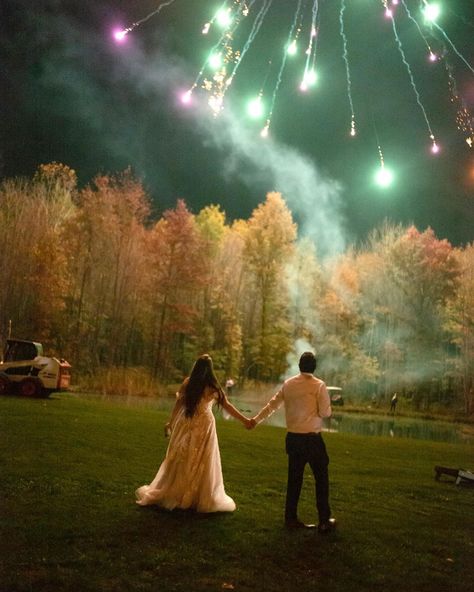 Wedding Ideas Night, Firework Wedding, Teacher Photography, Wedding Moments Photography, Photos At Night, Wedding Fireworks, Real Photography, Bride Photos, Photography Career