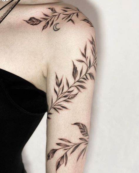 Full Body Leaves Tattoo, Leaf Chain Tattoo, Ivy Tattoo Black And White, Nature Shoulder Tattoos For Women, Vine Floral Tattoo, Botanical Tattoo Sleeve Vintage, Nature Shoulder Tattoo, Leaf Sleeve Tattoo, Leaf Tattoo Sleeve