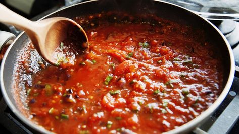 Canned tomatoes are the backbone of this easy tomato sauce that requires very few ingredients while delivering big, clean flavor. Batch Cooking Recipes, Sauce Bolognaise, Easy Tomato Sauce, Homemade Tomato Sauce, Stewed Tomatoes, Sauce Tomate, Sweet Sauce, Batch Cooking, Spaghetti Sauce