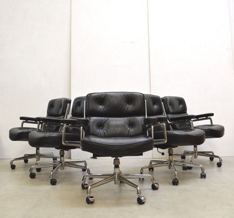 Listed on VNTG.com: 6 x ES104 Lobby office chair by Charles & Ray Eames for Vitra, 1970s | #vntg #vintage Eames Interior, Charles Ray, Office Furniture Design, Charles & Ray Eames, Time Life, Charles Eames, Executive Chair, Ray Eames, Eames Lounge Chair