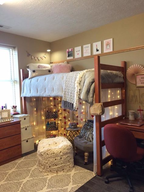 University of Nebraska Knoll Freshman Dorm Room College Loft Beds, Lofted Dorm Beds, Bohemian Bedrooms, College Room Decor, Dorm Sweet Dorm, Dorm Room Bedding, Dorm Diy, College Bedroom, Dorm Room Diy