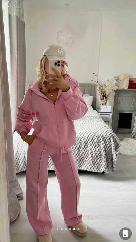 Pink Tracksuit Aesthetic, Pink Comfy Outfits, Pink Modest Outfits, Pink Tracksuit Outfit, Outfit Inspo Lazy, Outfits Lazy Days, Sweat Set Outfits, Pink Leggings Outfit, Lazy Fashion