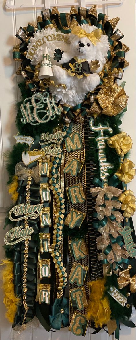 Homecoming Mum For Seniors, Cheer Homecoming Mums Ideas, Cheer Mum Ideas, Green And Gold Homecoming Mums, Green And White Mums Homecoming, Green And Gold Mums Homecoming, Softball Mums Homecoming, Big Mums Homecoming, Green Mums Homecoming