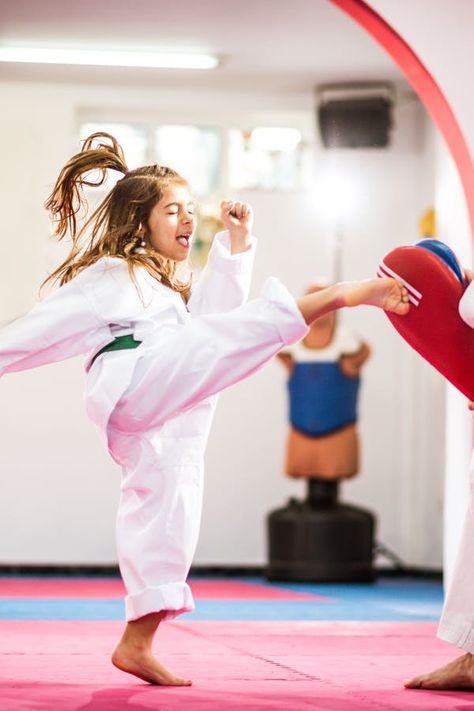 Taekwondo Kids, Martial Arts Photography, Kids Karate, Women Karate, Karate Classes, Taekwondo Training, Best Martial Arts, Martial Arts Kids, Tae Kwon Do