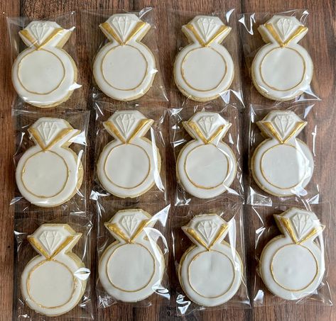 SHIPPING *1/2 week lead time required, please make sure date you need cookies by is put in the Personalization box. *If you are ordering more than 2 dozen, message me about discounted shipping BEFORE YOU PLACE YOUR ORDER! DESCRIPTION * 12 Cookies in each order. *Cookie size ranges from 3-4 inches. *Each cookie comes individually heat sealed in plastic packaging for freshness and are best consumed within 2 weeks. *Color, size, and designs may vary. *Feel free to contact me through Etsy with any q Diamond Ring Cookies, Engagement Cookies Decorated, Wedding Ring Cookies, Engagement Ring Cookies, Engagement Party Cookies, Classy Rings, Ring Cookies, Bridal Cookies, Ice Ring