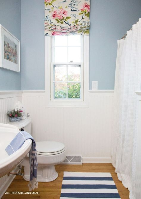 25 Best Beadboard Bathroom Ideas That Never Go Out of Style Diy Beadboard Bathroom, Beadboard Bathroom Ideas, Diy Beadboard, Best Bathroom Paint Colors, Small Bathroom Paint, Beadboard Bathroom, White Beadboard, Top Bathroom Design, Bathroom Window Treatments