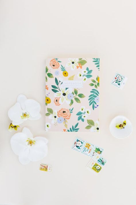 Daisy Notebook, Floral Notebook, Diy Notebook Cover, Creative Notebooks, Note Pad Design, Notebook Cover Design, Pretty Journals, Creative Planner, Beautiful Notebooks