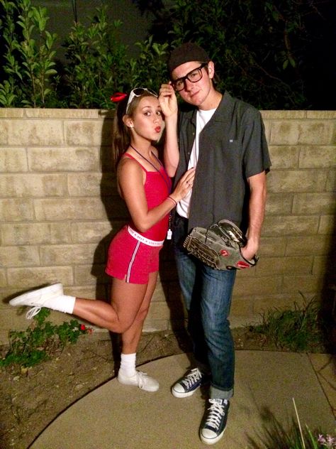 Wendy Peffercorn and Squints from The Sandlot Squints Costume, Wendy Peffercorn Costume, Sandlot Costume, Squints And Wendy Peffercorn, Wendy Peffercorn, Friends Boys, Halloween Costumes For Family, Halloween Parejas, Best Friend Halloween Costumes