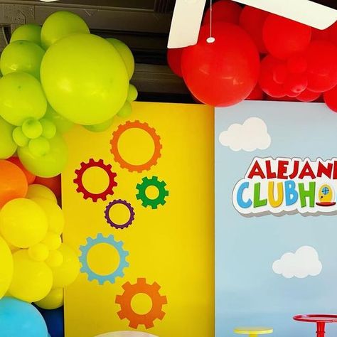 Party Decor | Balloon Decor 💕 on Instagram: "☁️Alejandro is ONE ⚙️🎈 #mickeyclubhouseparty #mickeymouse #mickeyclubhouse #onebirthday #1stbirthday #houstonballoons #houstonkidsparties #houstondecorator #partyideas" Mickey Mouse Clubhouse Balloon Decor, Mickey Mouse Clubhouse Balloon Arch, Mickey Mouse Clubhouse Backdrop, Mickey Mouse Clubhouse Decorations, Mickey Clubhouse, Skating Party, Roller Skating Party, Mickey Mouse Clubhouse Birthday, Skate Party