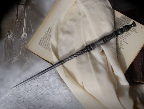 Albus Dumbledore Aesthetic, Magic Wand Harry Potter, Easy Dragon Drawings, Witch Wand, Harry Potter Wizard, Diy Crafts Bookmarks, Wizard Wand, Harry Potter Wand, Harry Potter Anime